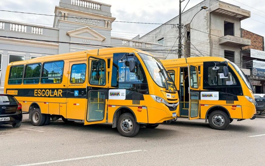 Santo Estêvão recebe novos ônibus escolares