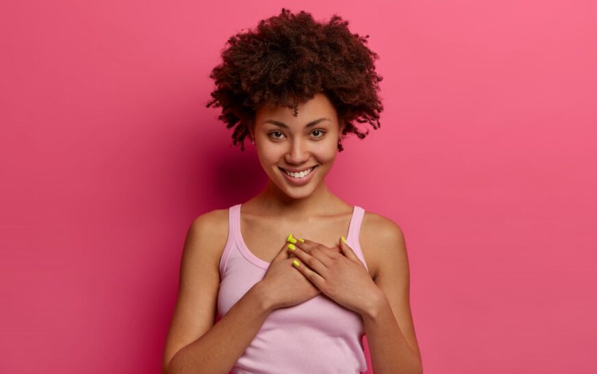 Outubro Rosa: aprenda como fazer o autoexame em três passos