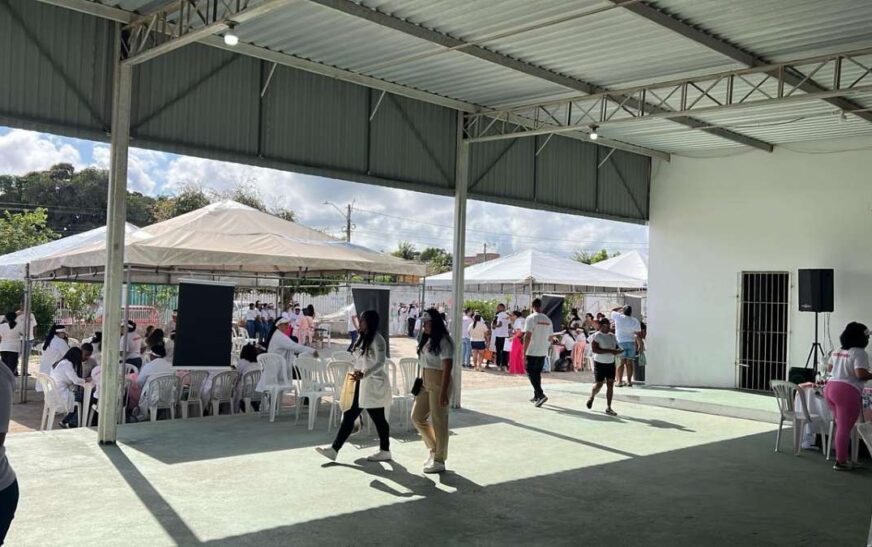Ação do Outubro Rosa disponibiliza atendimentos em saúde e orientação jurídica gratuita em Feira de Santana
