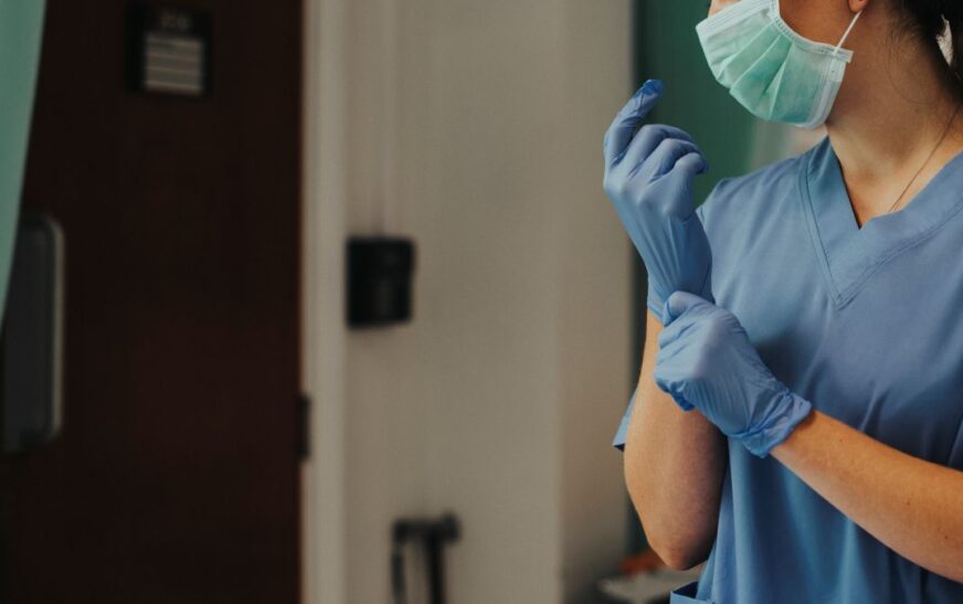 Cofen autoriza prescrição de antibióticos por enfermeiros e amplia acesso à saúde no Brasil