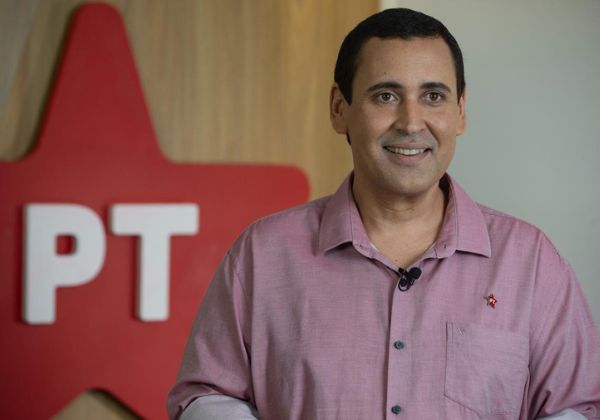 PT lidera crescimento de filiações em 2025, enquanto PL registra recuo