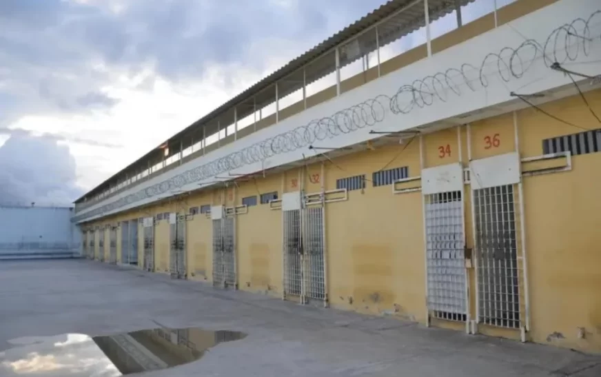 11 detentos não retornam ao Conjunto Penal de Feira após saída temporária