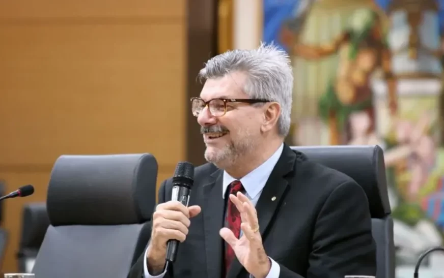 Ministro do STJ é acusado de assediar sexualmente jovem de 18 anos