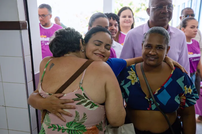 Prefeita Débora Regis acompanha ação do Março Mulher com oferta de exames no Caji