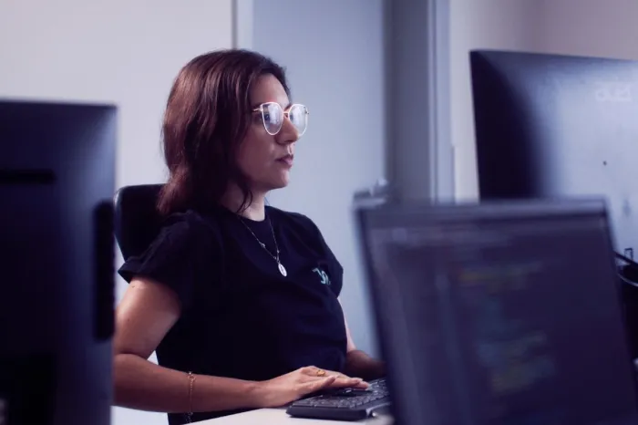 IA avança, mas processos e integração travam a escala