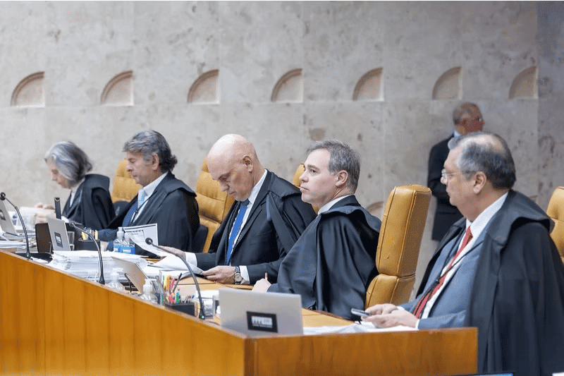 Ministros recebem supersalários mesmo após teto constitucional