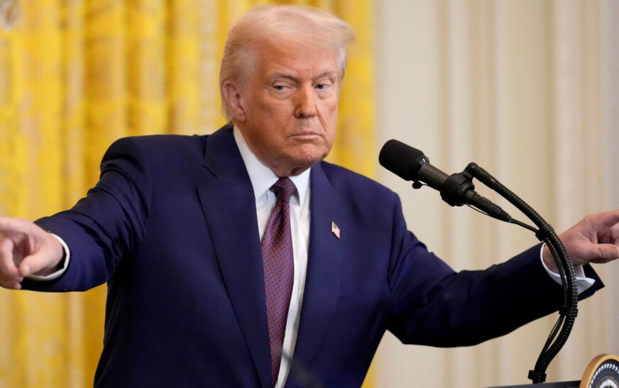 Trump reforça ofensiva contra o Irã e descarta acordo imediato