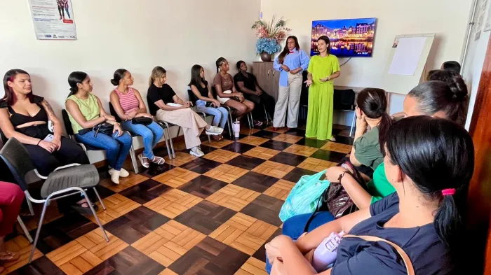 Secretaria Municipal de Políticas para Mulheres dá início a curso de manicure e escovista