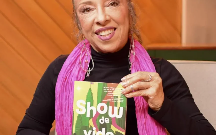 De menina em situação de rua aos palcos de Nova York escritora lança livro na Bienal da Bahia