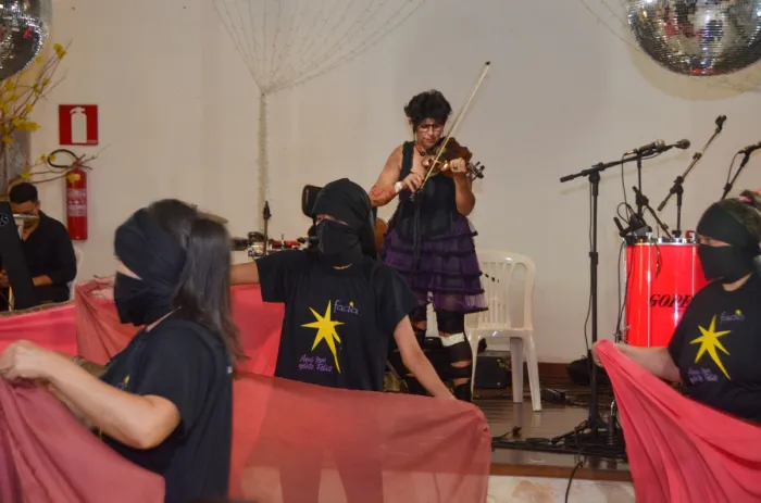 Arte e empreendedorismo mudam a vida de mulheres no Brasil