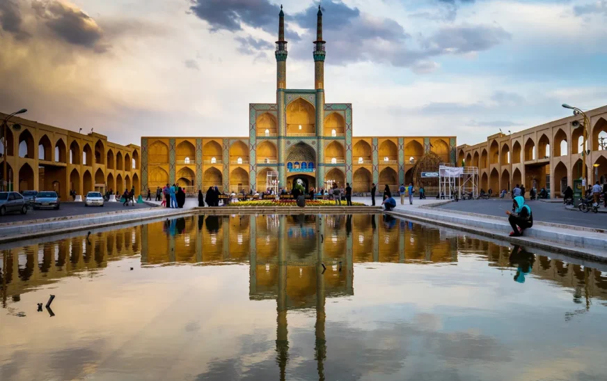 Irã ameaça fechar Estreito de Hormuz e retaliar  EUA e aliados