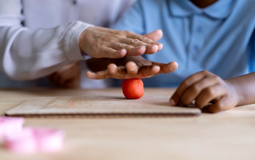 Terapia Ocupacional ajuda adultos com autismo a adaptarem à rotina e melhorarem a qualidade de vida 