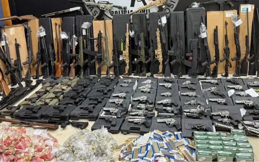 Polícia apreende arsenal com mais de 160 armas no Rio de Janeiro