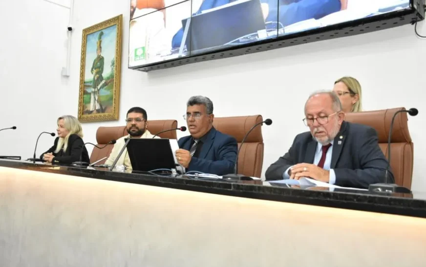 Audiência pública discute situação da fila da regulação na saúde em Feira