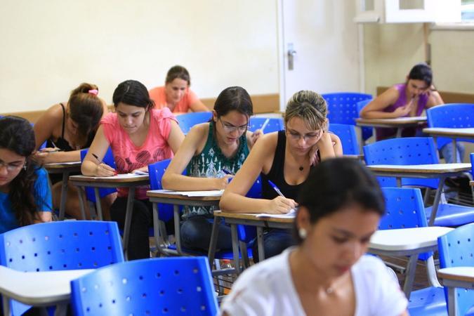 Mulheres ganham espaço e já são maioria entre concurseiros