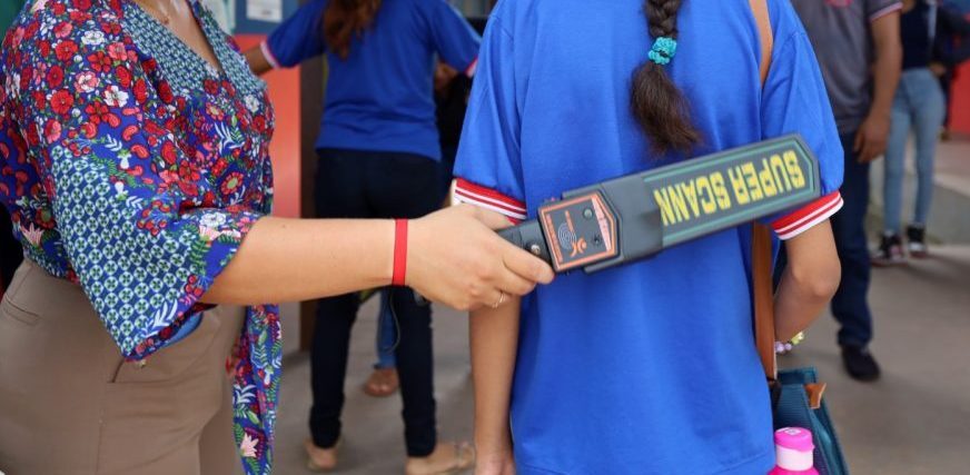Câmara autoriza uso de detectores de metais nas escolas municipais de Feira de Santana