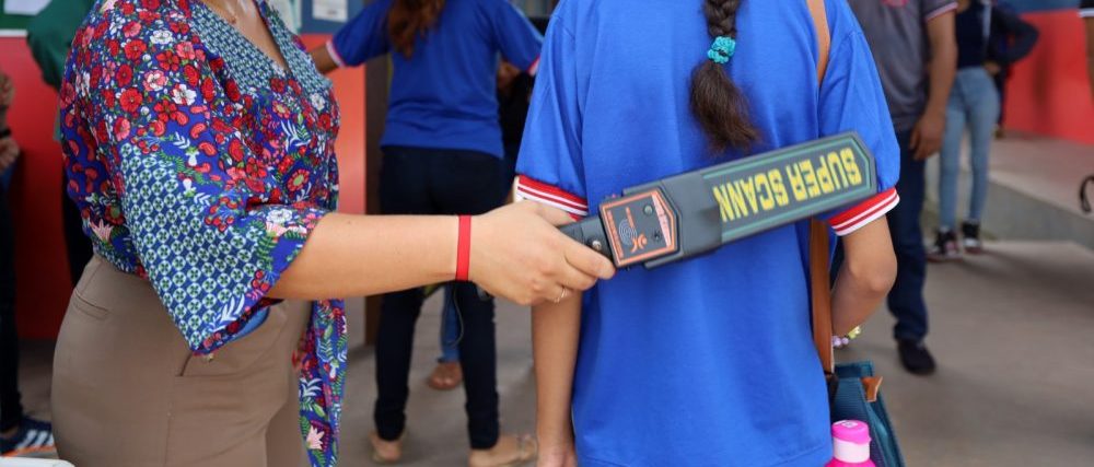 Câmara autoriza uso de detectores de metais nas escolas municipais de Feira de Santana